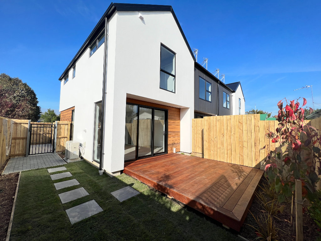 585 Worcester Street property